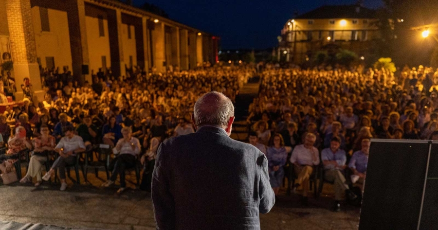 «La scuola andrebbe riempita di letteratura e non di computer» i Umberto Galimberti - Filosofo