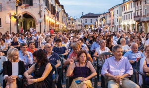 Orzinuovi. Incontro con Silvia Vegetti in piazza Vittorio Emanuele - Toccare le corde della psiche con parole e performance