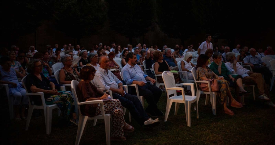 Un momento della serata del Festival dei Filosofi lungo l&#039;Oglio