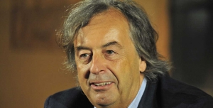 Il prof. Roberto Burioni all&#039;arrivo alla cascina Le Vittorie