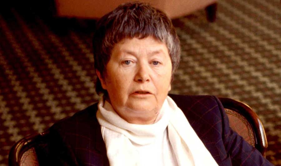 LUCE IRIGARAY A LOGRATO, TRA FITTO SGUARDO A DIO E MILITANZA PENSOSA DEL FEMMINISMO