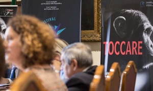 «TOCCARE» PAROLA CHIAVE PER IL NUOVO CICLO DEI FILOSOFI LUNGO L&#039;OGLIO