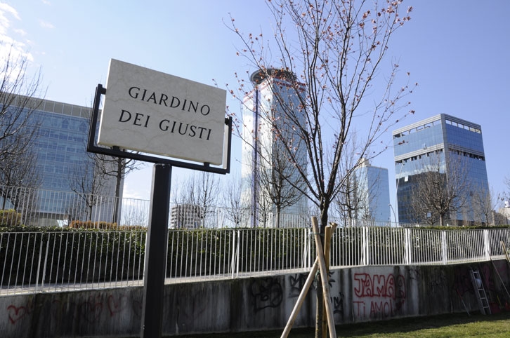 Arricchito il Giardino dei Giusti. La cerimonia al Parco Tarello